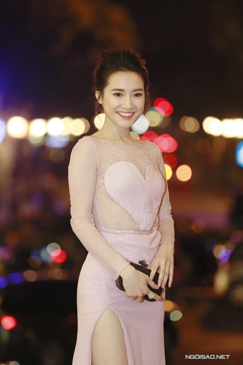 nha phuong ngay cang cham dien do xe sau xuyen thau voi dang pose "hat lung" nham chan - 5